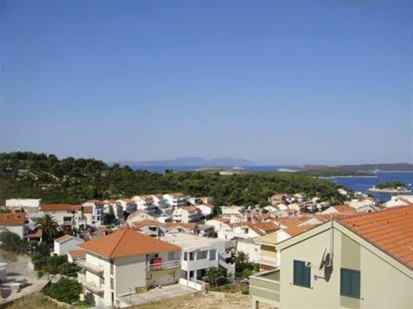 Apartments Mazuran Đảo Hvar Ngoại thất bức ảnh